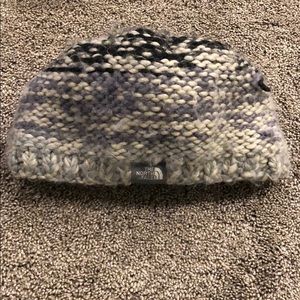 👗North Face winter hat, some wear